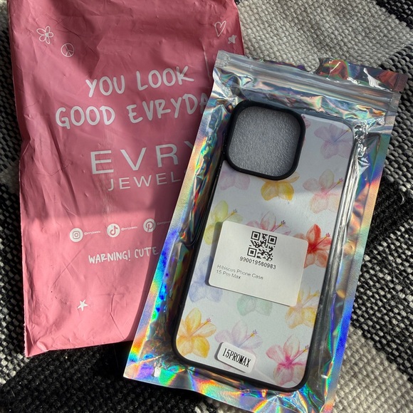 Floral Phone Case - Multicolor - Picture 2 of 3